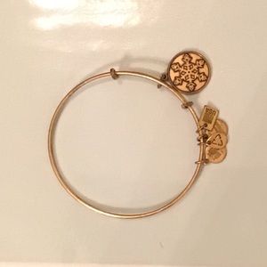 Alex and ani gold bracelet like new SKOWFLAKE